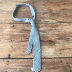 H&M tie